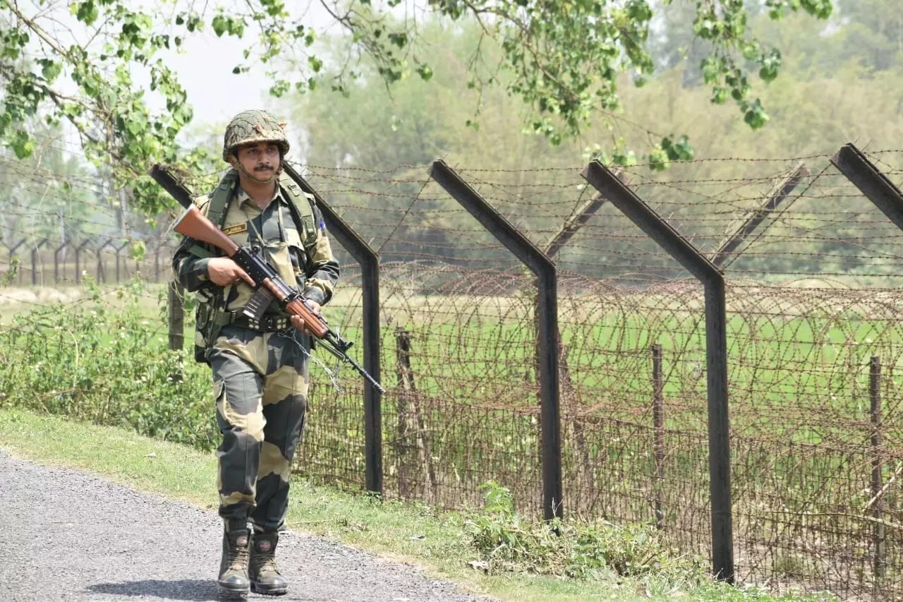 BSF Foils Smuggling Attempts on India-Bangladesh Border in Tripura BSF Foils Smuggling Attempts on India-Bangladesh Border in Tripura