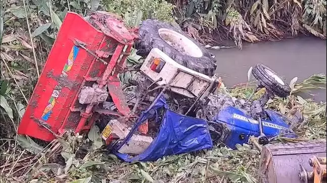 Tractor Mishap in Gardenpur Claims One Life, Another Injured Tractor Mishap in Gardenpur Claims One Life, Another Injured