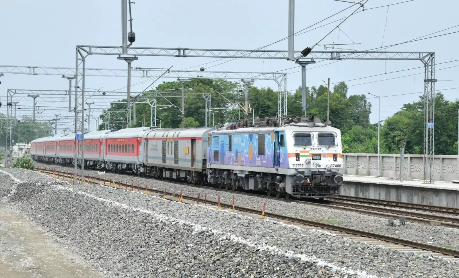 Dibrugarh–New Delhi Rajdhani Now Fully Electrified Dibrugarh–New Delhi Rajdhani Now Fully Electrified