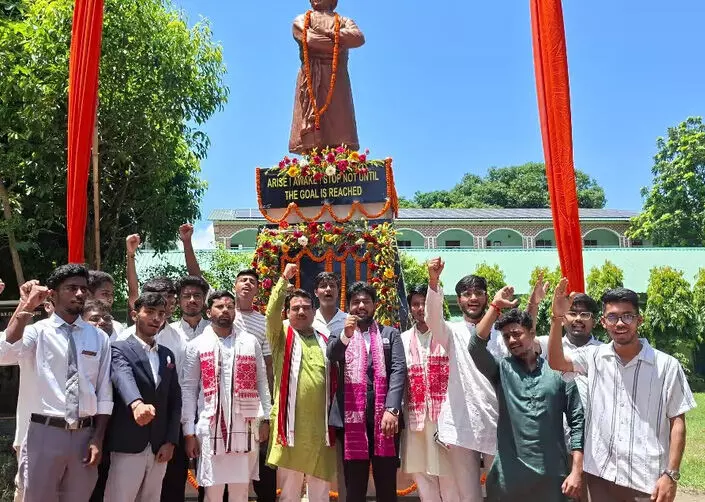 Swami Vivekananda Statue Unveiled at Bholanath College Swami Vivekananda Statue Unveiled at Bholanath College