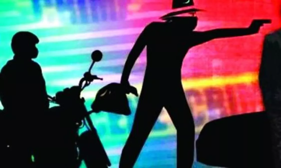 Dacoits looted money from a resort at gunpoint at Barhampur